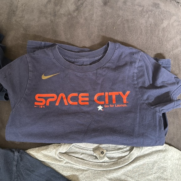 Houston Astros youth size S/M shirt bundle.  You get all 5 - Picture 5 of 6